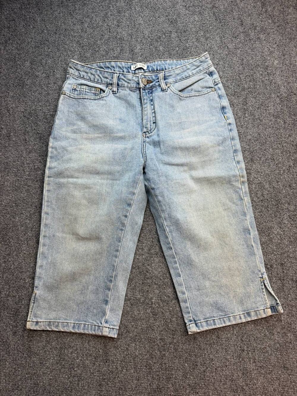 Lee Just Below Waist Women’s Bermuda Denim Shorts Size 6M Light Wash Stretch